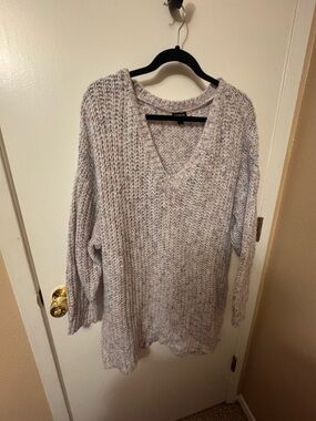 Cozy V-Neck Chunky Knit Sweater in Light Heather